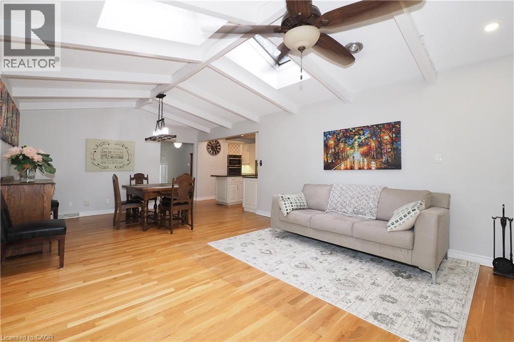 181 Lincoln Road, Waterloo, ON - Indoor Photo Showing Living Room