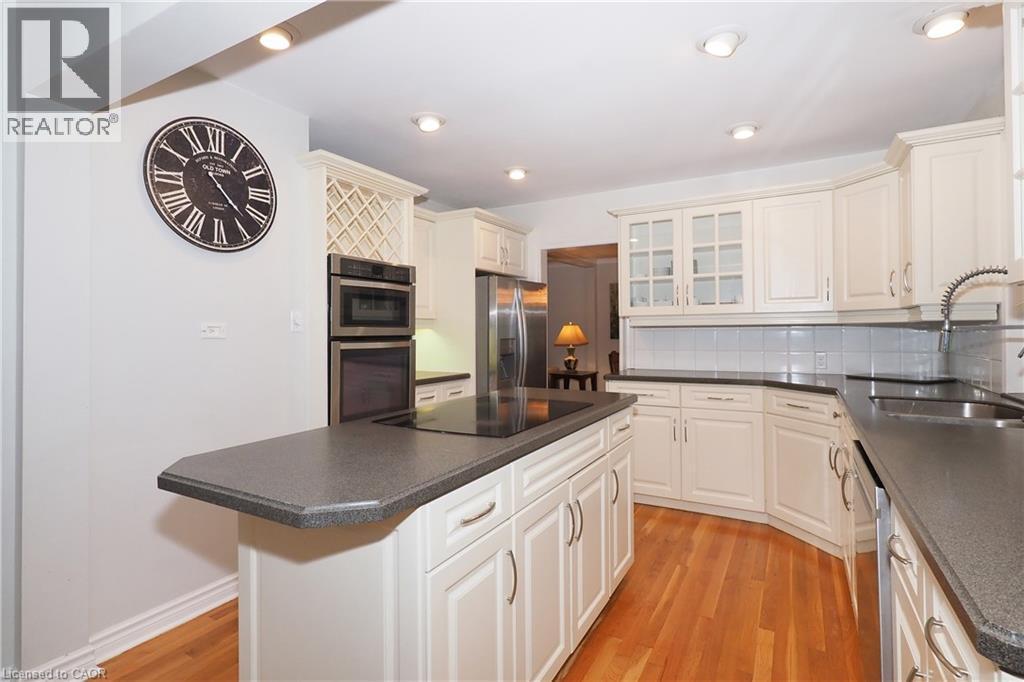181 Lincoln Road, Waterloo, ON - Indoor Photo Showing Kitchen