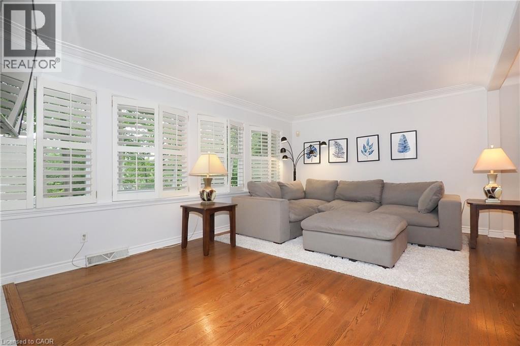 181 Lincoln Road, Waterloo, ON - Indoor Photo Showing Living Room