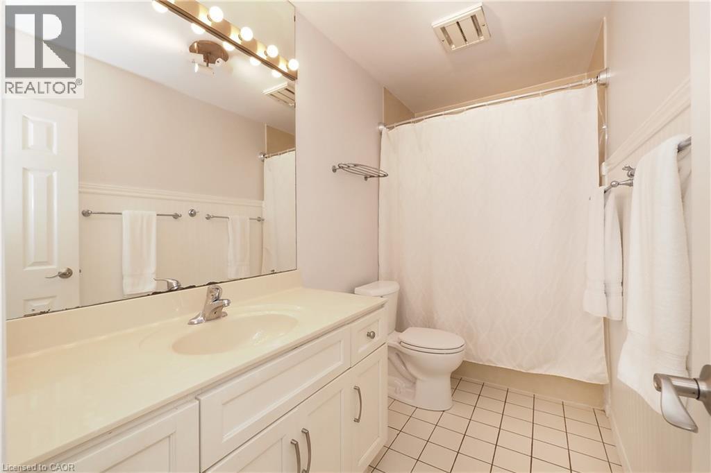 181 Lincoln Road, Waterloo, ON - Indoor Photo Showing Bathroom