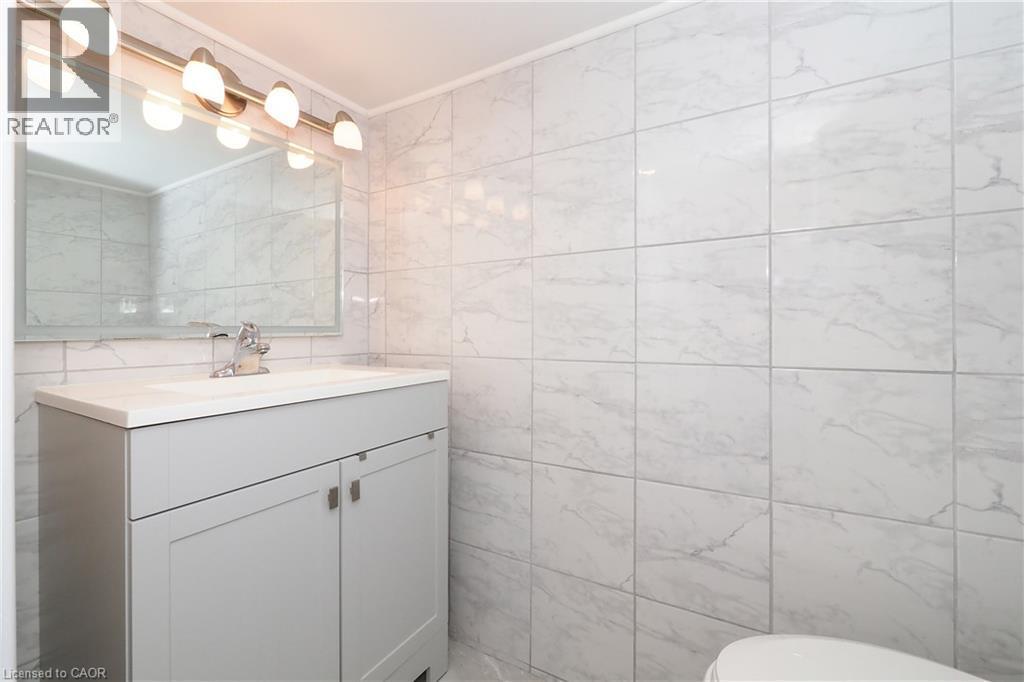 181 Lincoln Road, Waterloo, ON - Indoor Photo Showing Bathroom