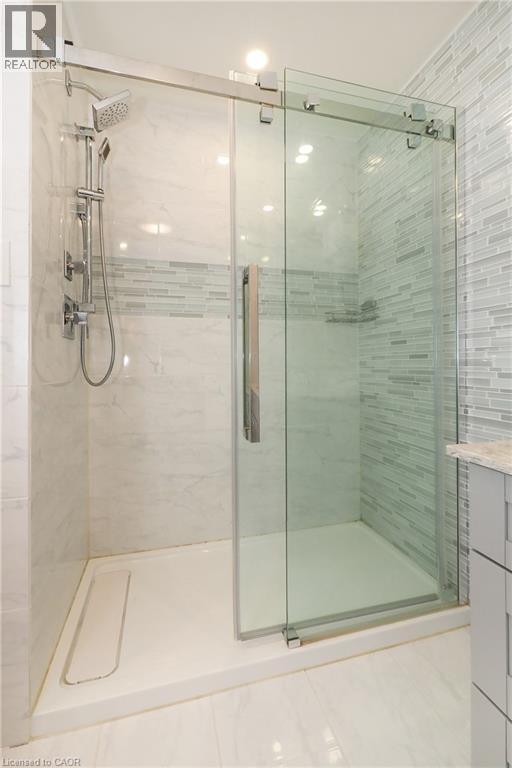 181 Lincoln Road, Waterloo, ON - Indoor Photo Showing Bathroom