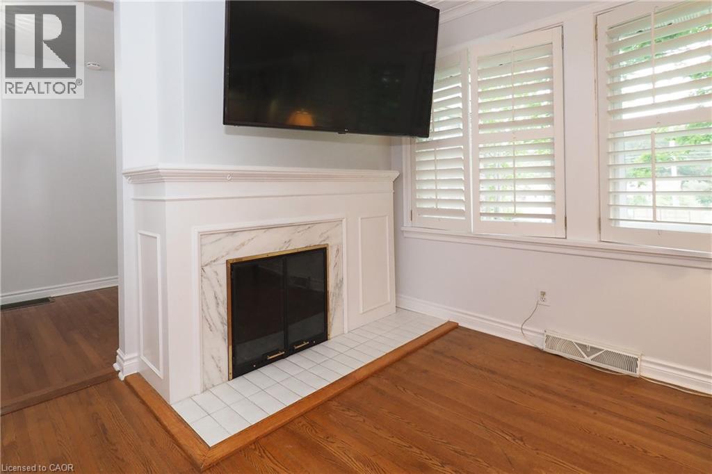 181 Lincoln Road, Waterloo, ON - Indoor With Fireplace