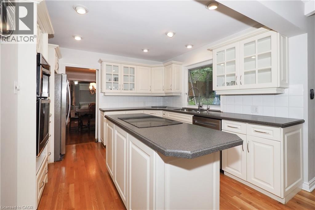 181 Lincoln Road, Waterloo, ON - Indoor Photo Showing Kitchen