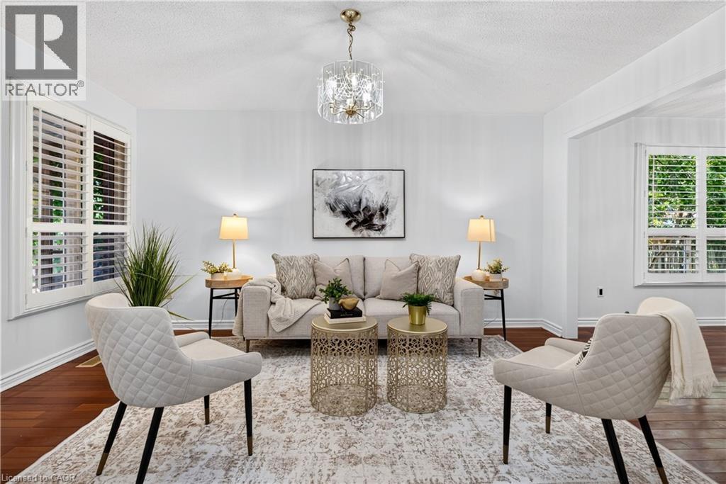 3631 Cherrington Crescent, Mississauga, ON - Indoor Photo Showing Living Room