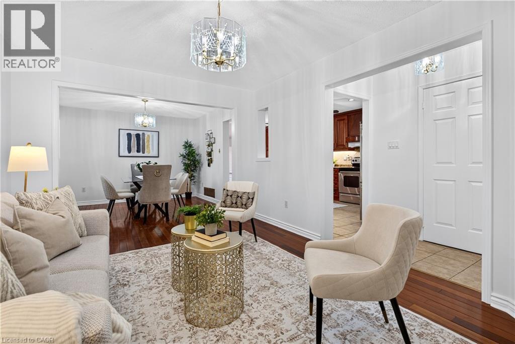 3631 Cherrington Crescent, Mississauga, ON - Indoor Photo Showing Living Room