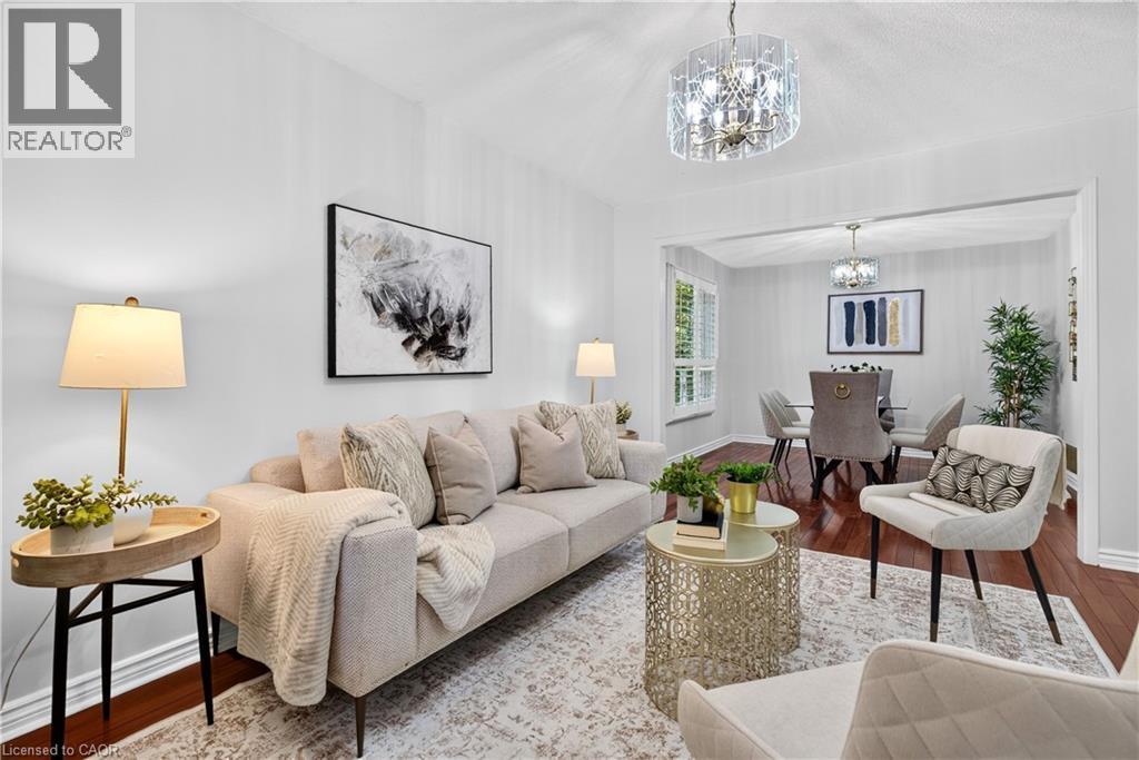 3631 Cherrington Crescent, Mississauga, ON - Indoor Photo Showing Living Room
