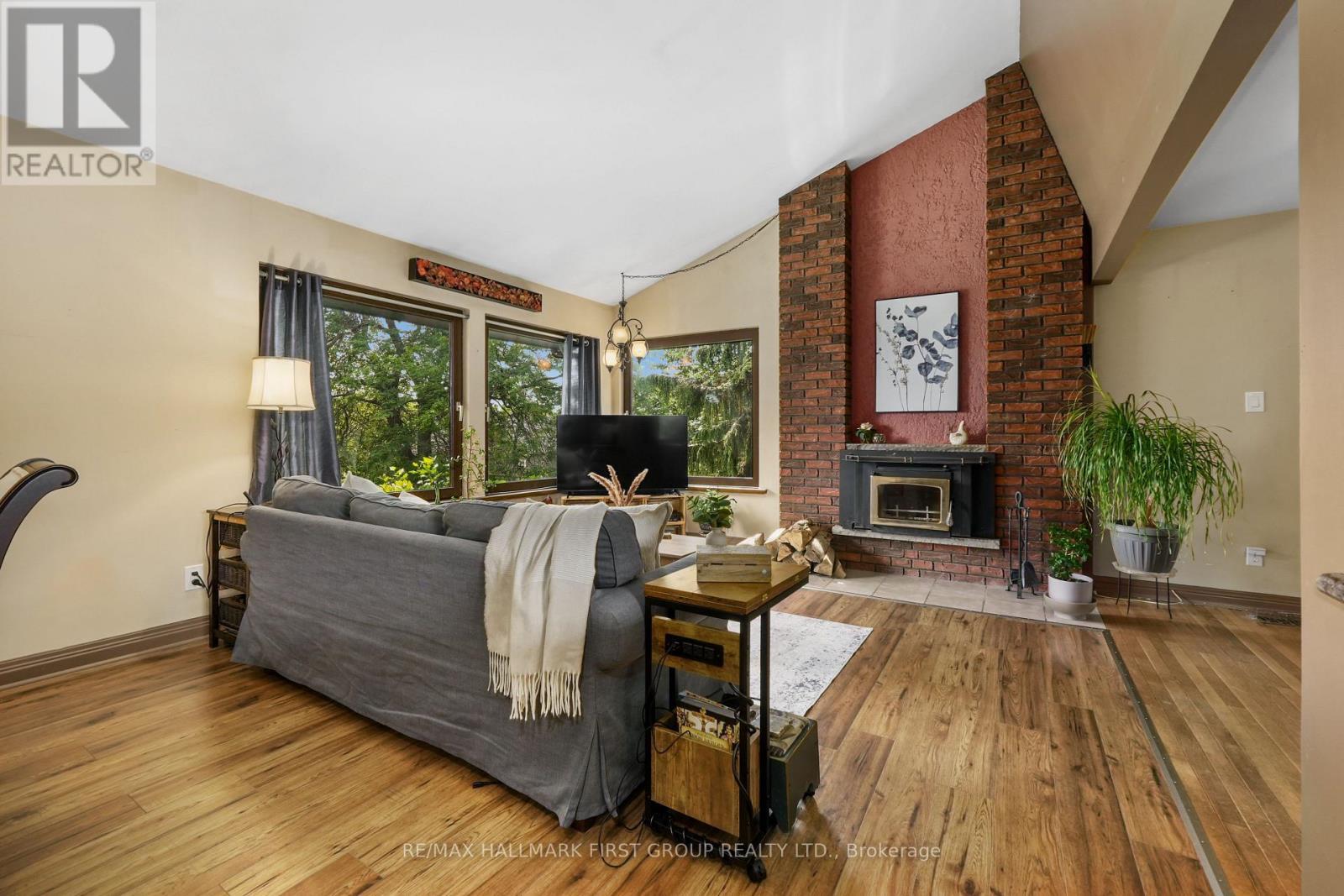 9950 Danforth Road E, Alnwick/Haldimand, ON - Indoor Photo Showing Living Room With Fireplace