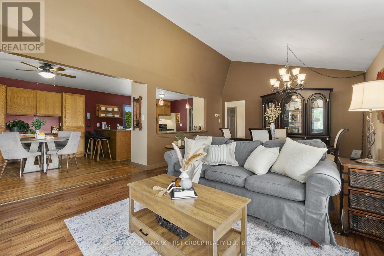 9950 Danforth Road E, Alnwick/Haldimand, ON - Indoor Photo Showing Living Room