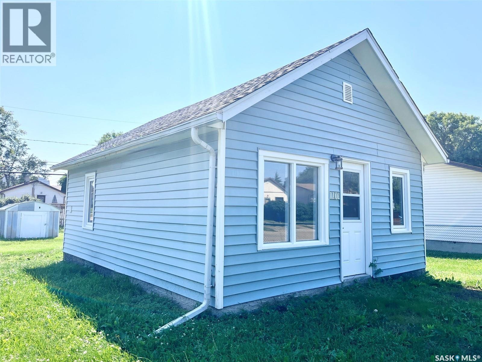 1101 12Th Street W, Prince Albert, SK - Outdoor