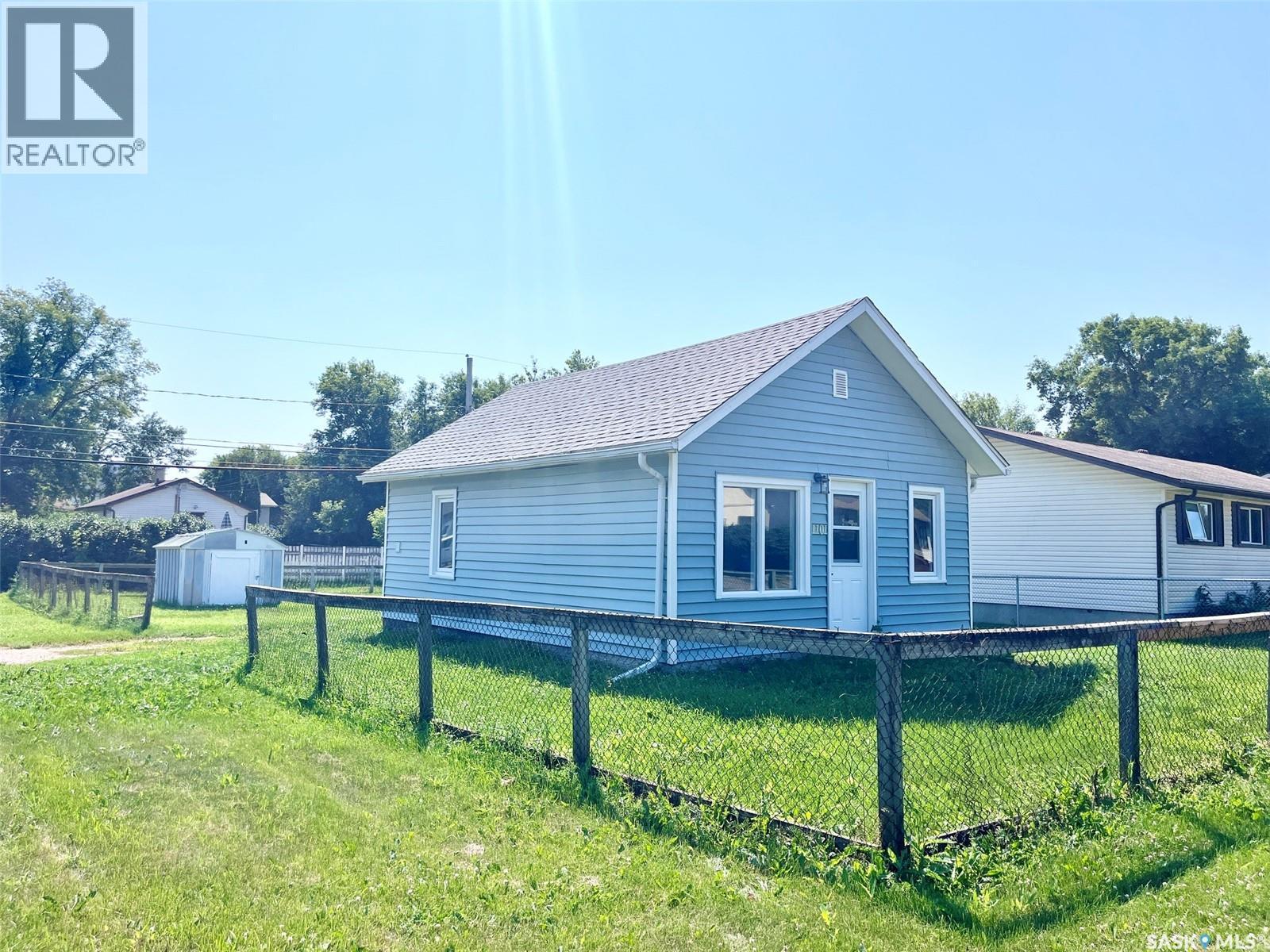 1101 12Th Street W, Prince Albert, SK - Outdoor