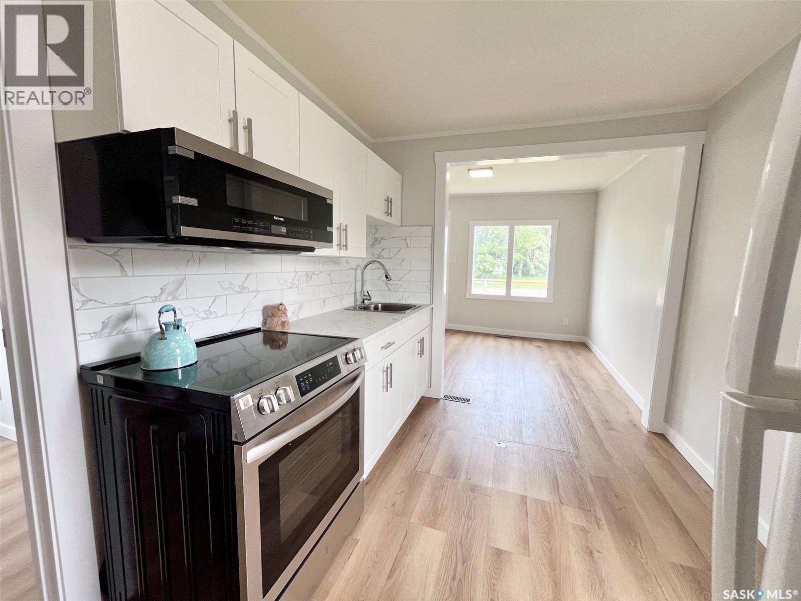 1101 12Th Street W, Prince Albert, SK - Indoor Photo Showing Kitchen With Upgraded Kitchen