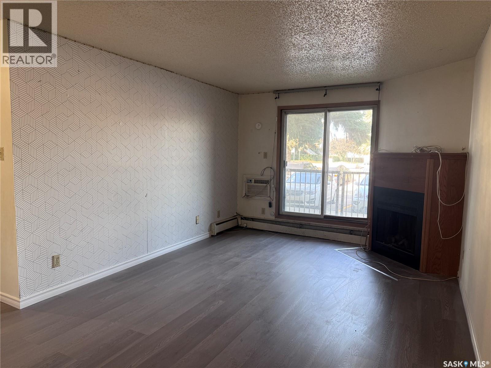 118 3302 33Rd Street W, Saskatoon, SK - Indoor With Fireplace