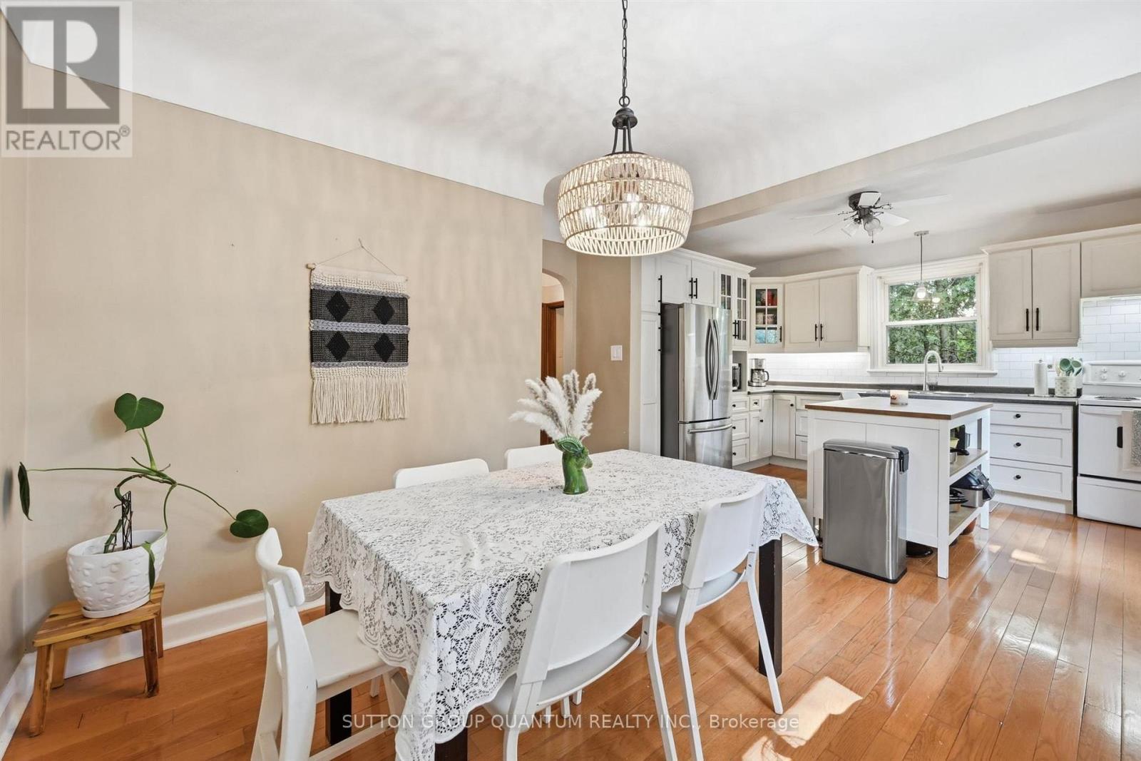 151 East 16Th Street, Hamilton, ON - Indoor Photo Showing Dining Room