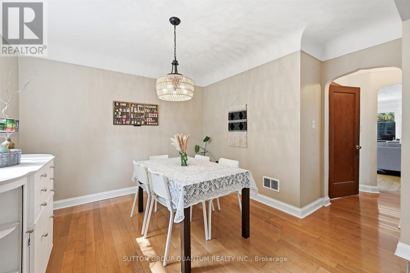 151 East 16Th Street, Hamilton, ON - Indoor Photo Showing Dining Room