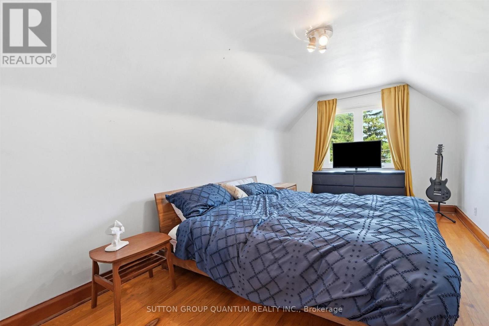 151 East 16Th Street, Hamilton, ON - Indoor Photo Showing Bedroom