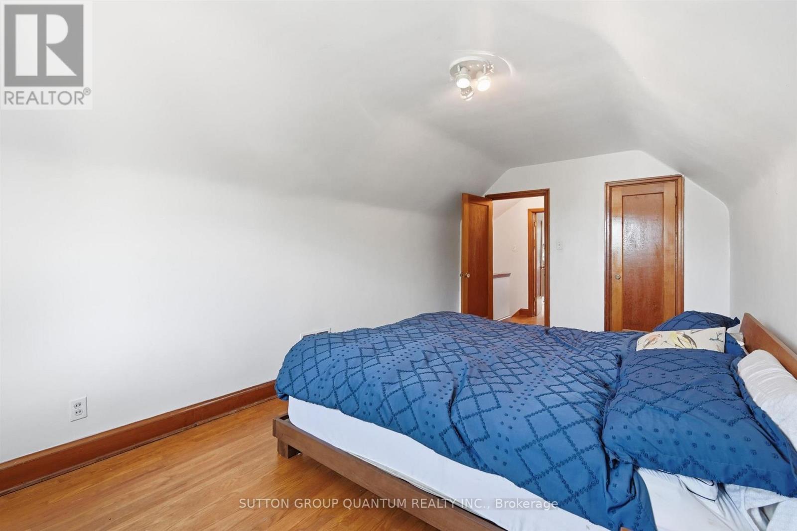 151 East 16Th Street, Hamilton, ON - Indoor Photo Showing Bedroom