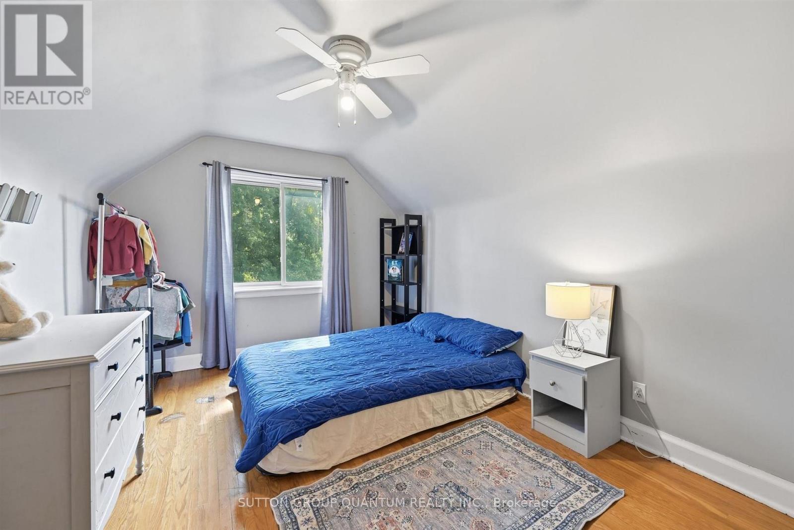 151 East 16Th Street, Hamilton, ON - Indoor Photo Showing Bedroom