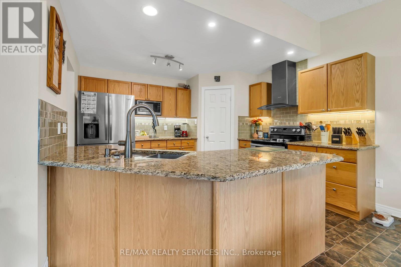 752 North Leaksdale Circle, London South, ON - Indoor Photo Showing Kitchen