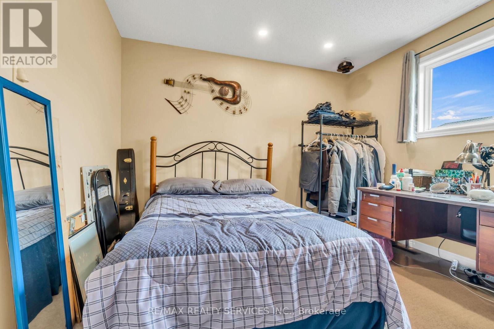 752 North Leaksdale Circle, London South, ON - Indoor Photo Showing Bedroom