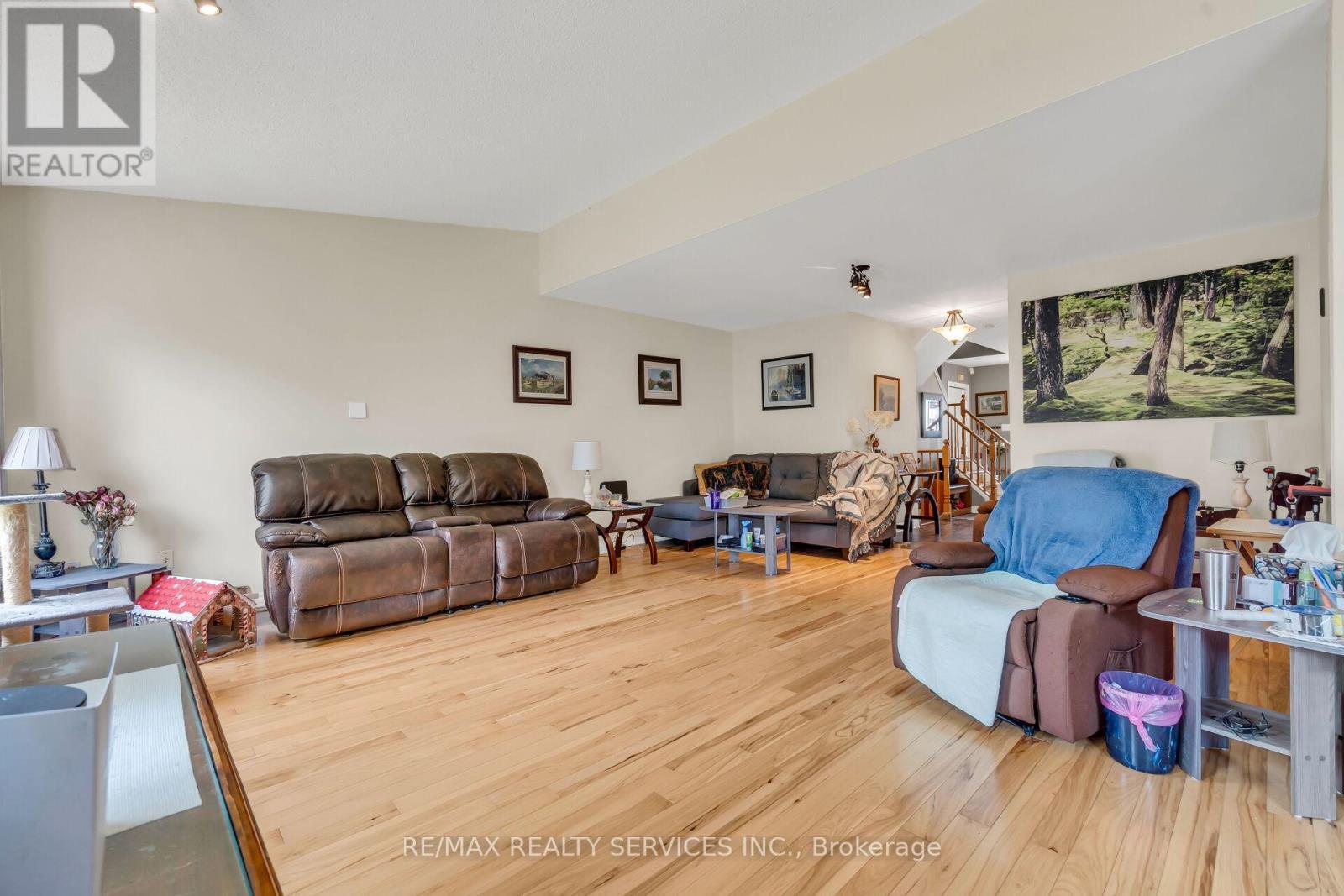 752 North Leaksdale Circle, London South, ON - Indoor Photo Showing Living Room