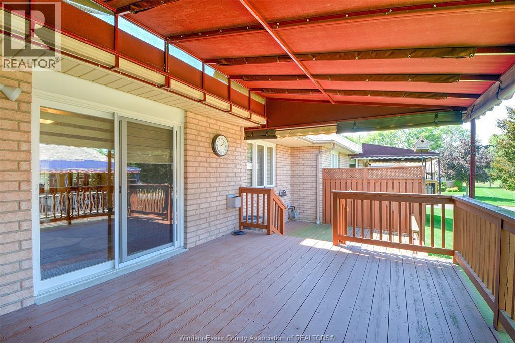 81 Crosswinds, Kingsville, ON - Outdoor With Deck Patio Veranda With Exterior