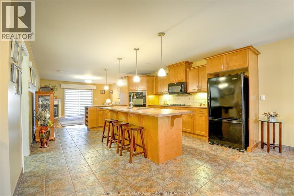 81 Crosswinds, Kingsville, ON - Indoor Photo Showing Kitchen