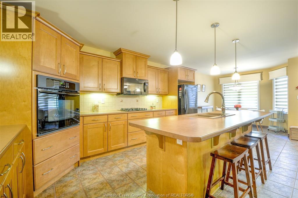 81 Crosswinds, Kingsville, ON - Indoor Photo Showing Kitchen
