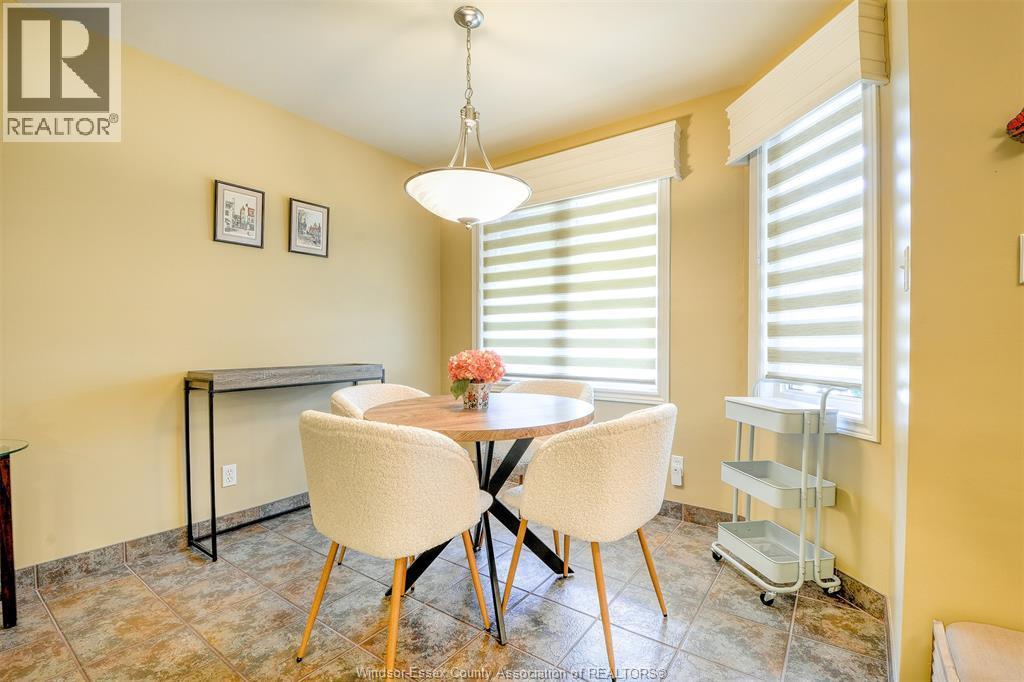 81 Crosswinds, Kingsville, ON - Indoor Photo Showing Dining Room