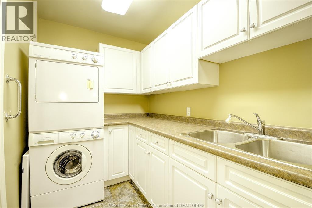 81 Crosswinds, Kingsville, ON - Indoor Photo Showing Laundry Room