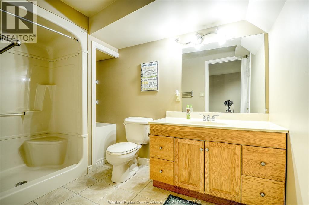 81 Crosswinds, Kingsville, ON - Indoor Photo Showing Bathroom