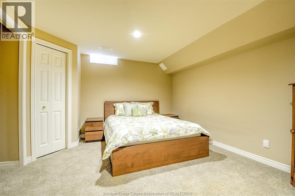 81 Crosswinds, Kingsville, ON - Indoor Photo Showing Bedroom