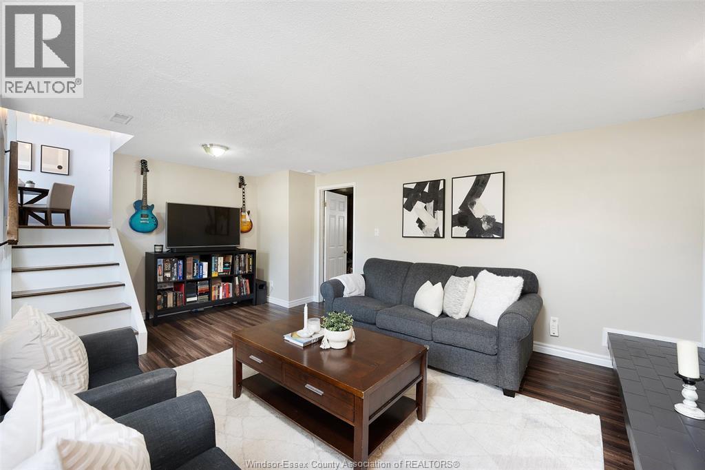 347 St. Peter Street, Belle River, ON - Indoor Photo Showing Living Room