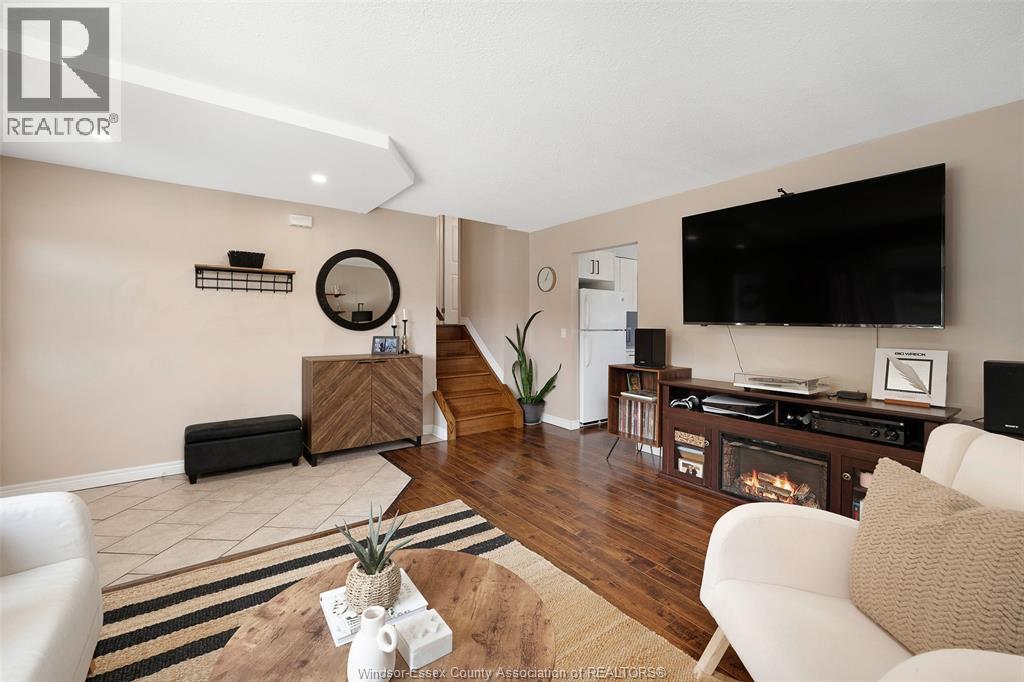 347 St. Peter Street, Belle River, ON - Indoor Photo Showing Living Room