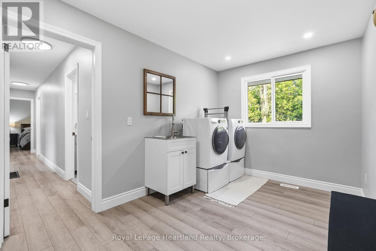 20 Queen Street W, Minto, ON - Indoor Photo Showing Laundry Room
