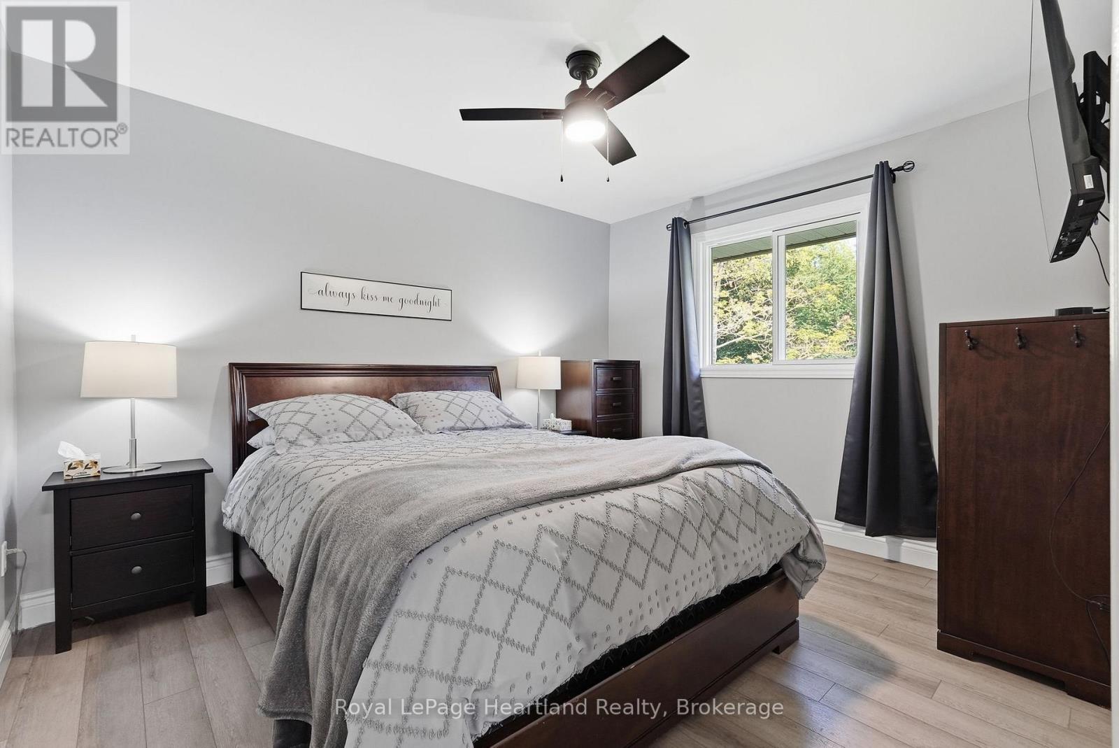 20 Queen Street W, Minto, ON - Indoor Photo Showing Bedroom