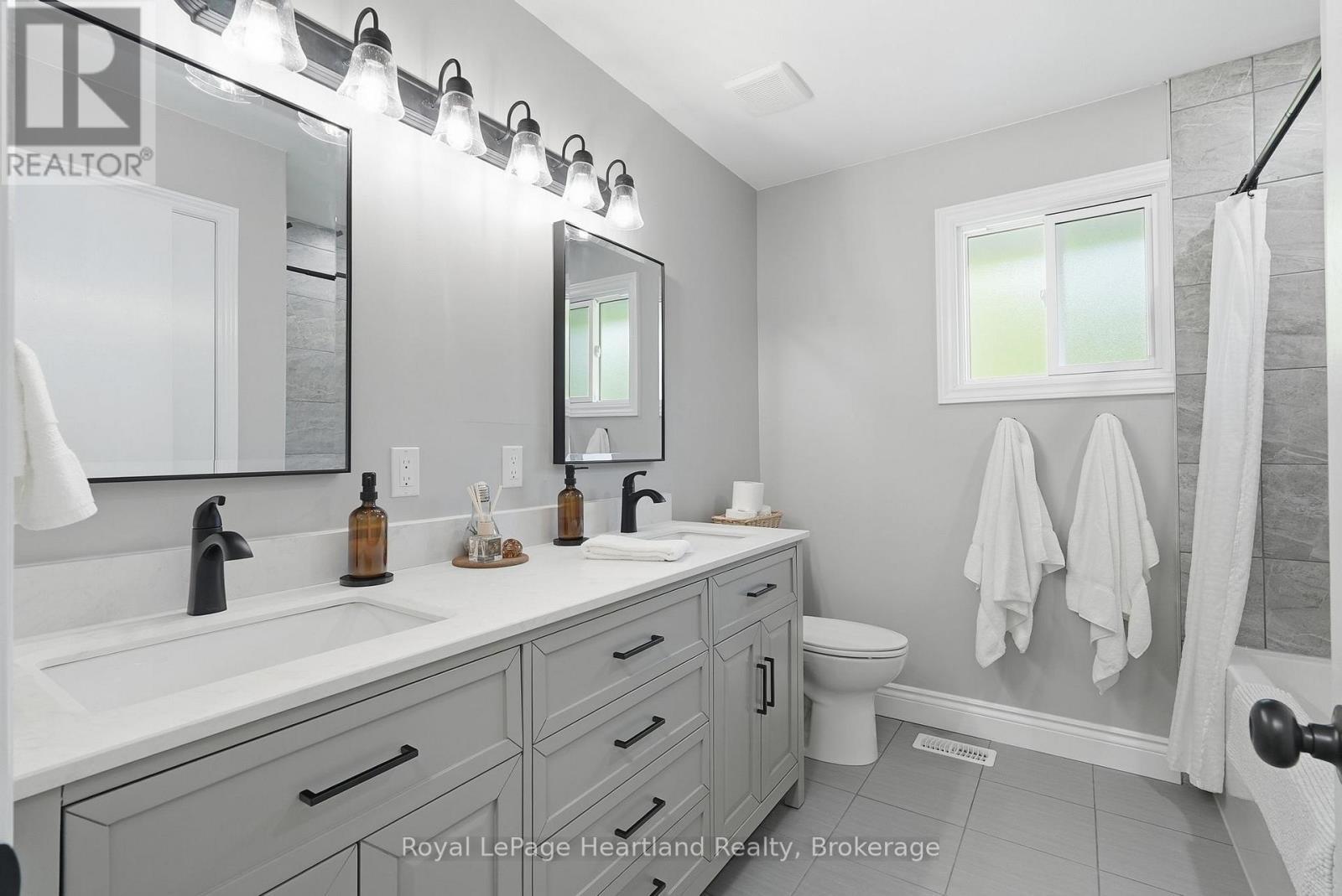 20 Queen Street W, Minto, ON - Indoor Photo Showing Bathroom