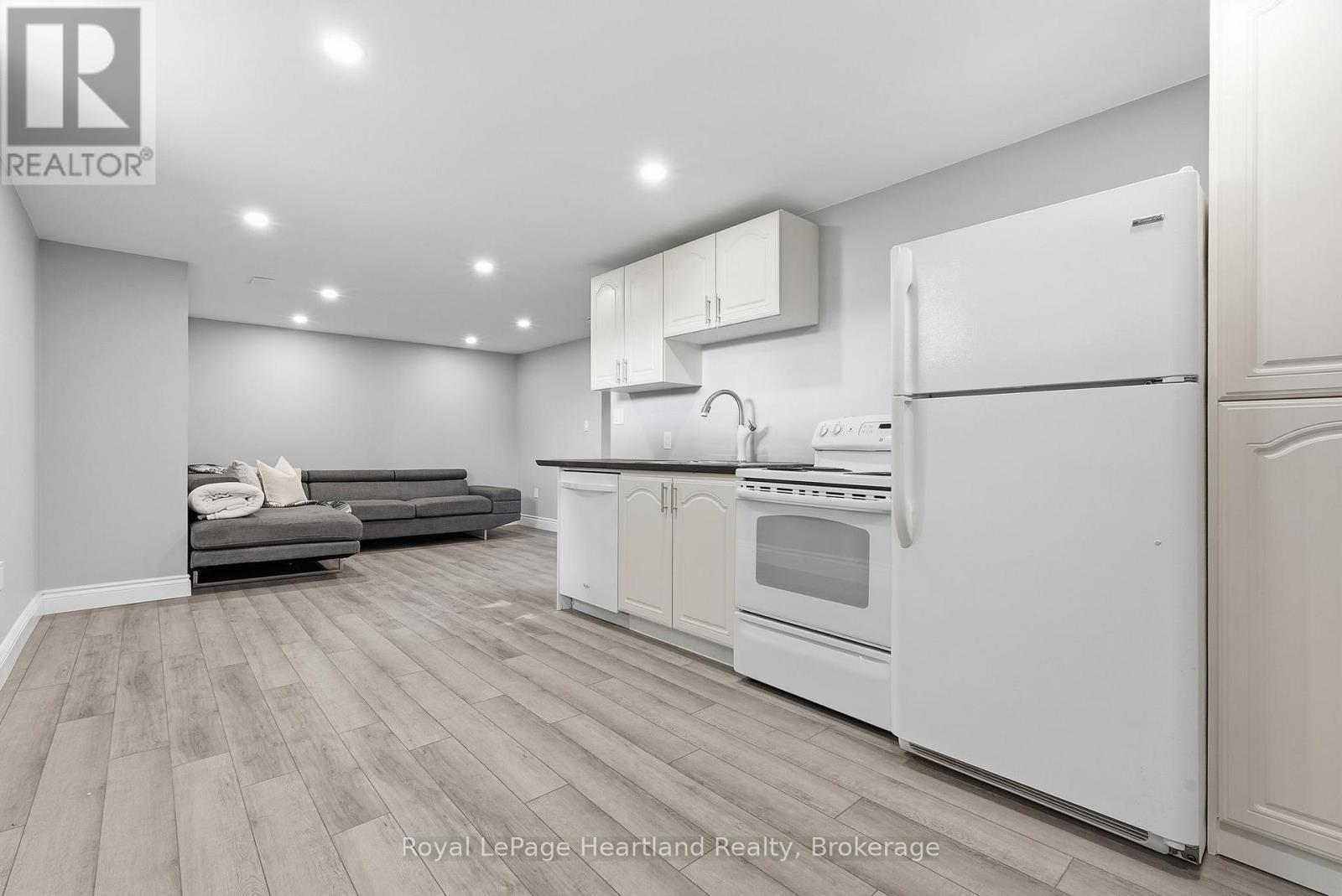 20 Queen Street W, Minto, ON - Indoor Photo Showing Kitchen