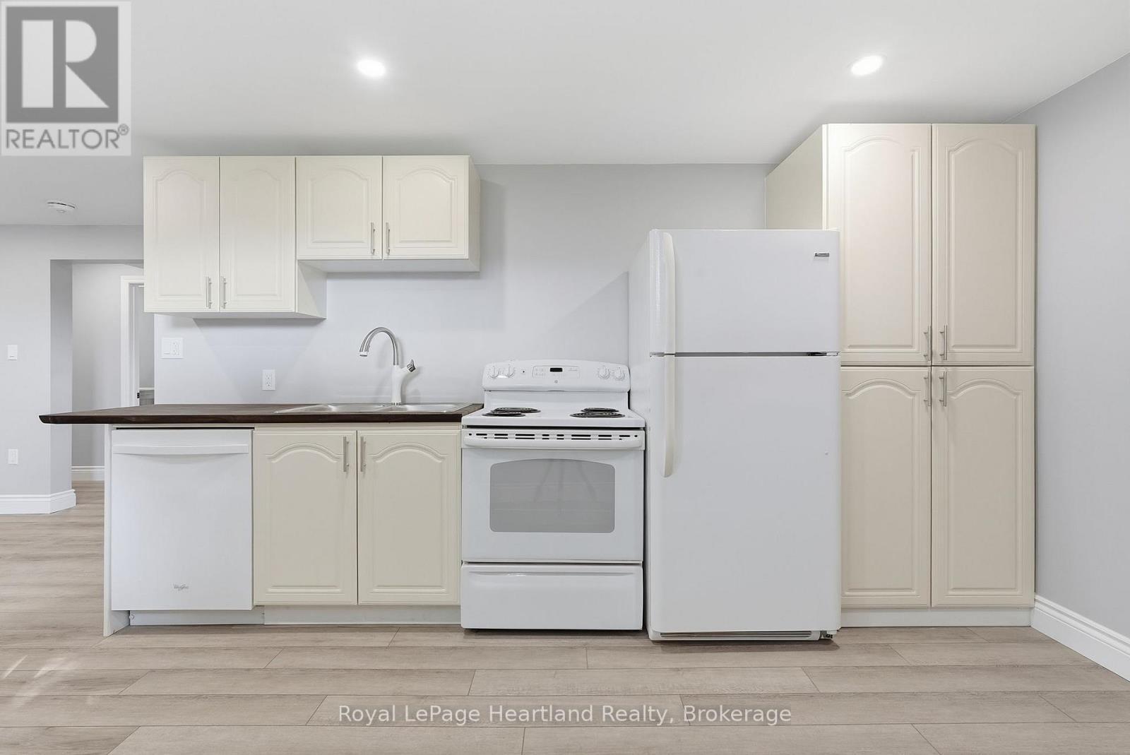 20 Queen Street W, Minto, ON - Indoor Photo Showing Kitchen