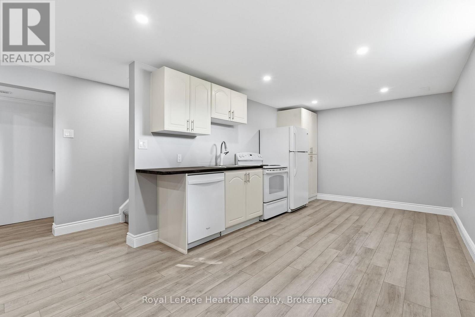 20 Queen Street W, Minto, ON - Indoor Photo Showing Kitchen