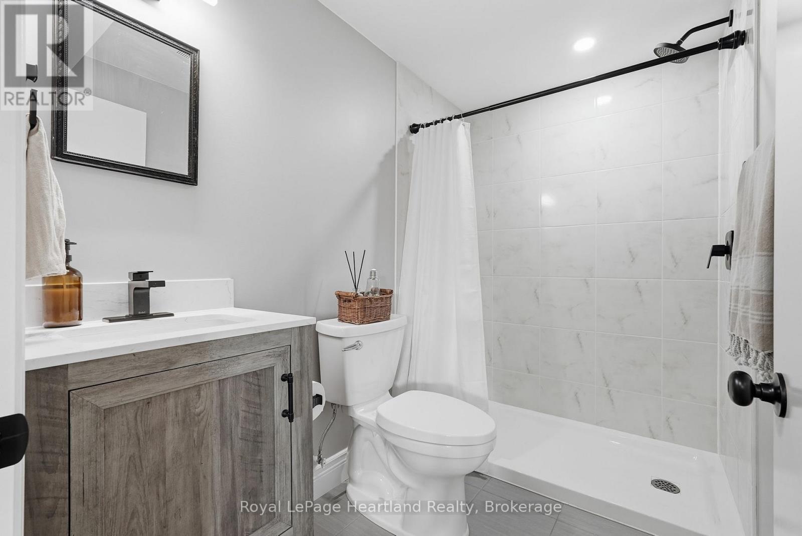 20 Queen Street W, Minto, ON - Indoor Photo Showing Bathroom