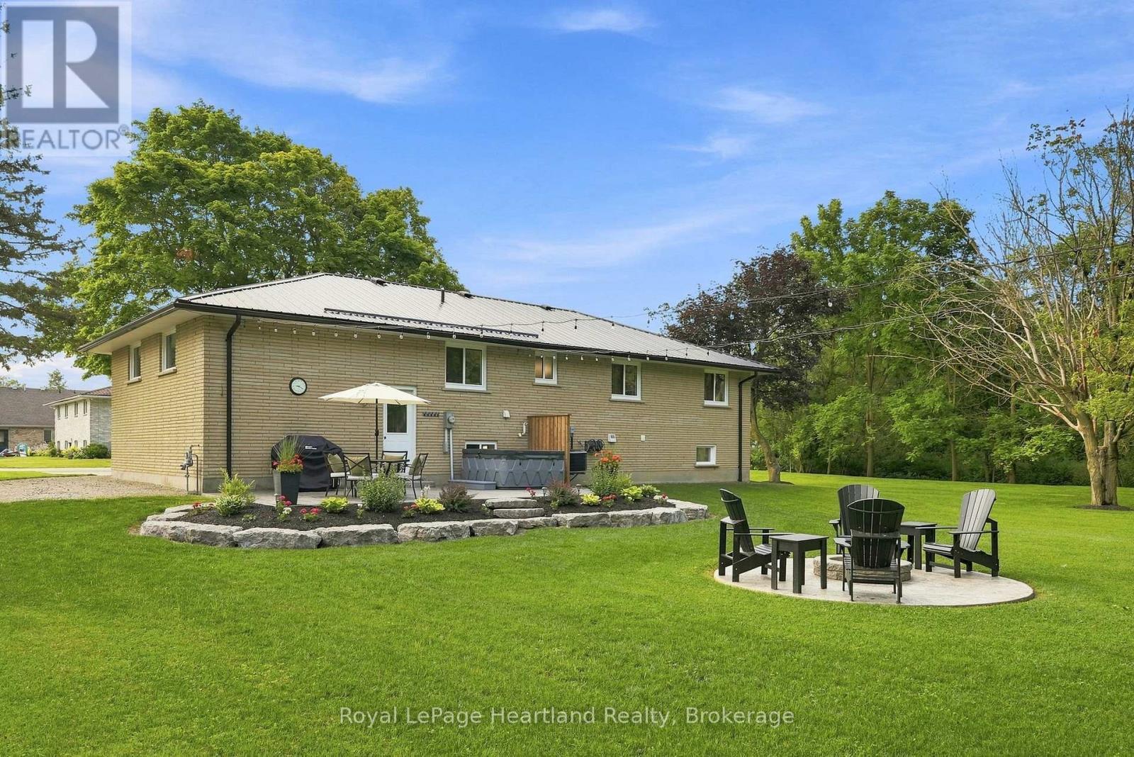 20 Queen Street W, Minto, ON - Outdoor