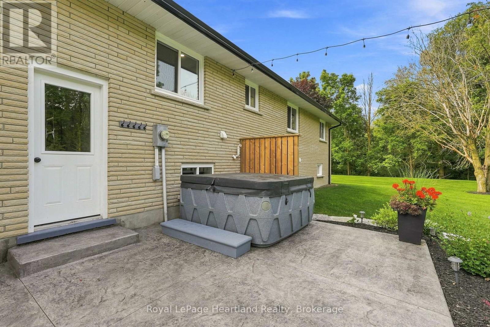 20 Queen Street W, Minto, ON - Outdoor With Exterior