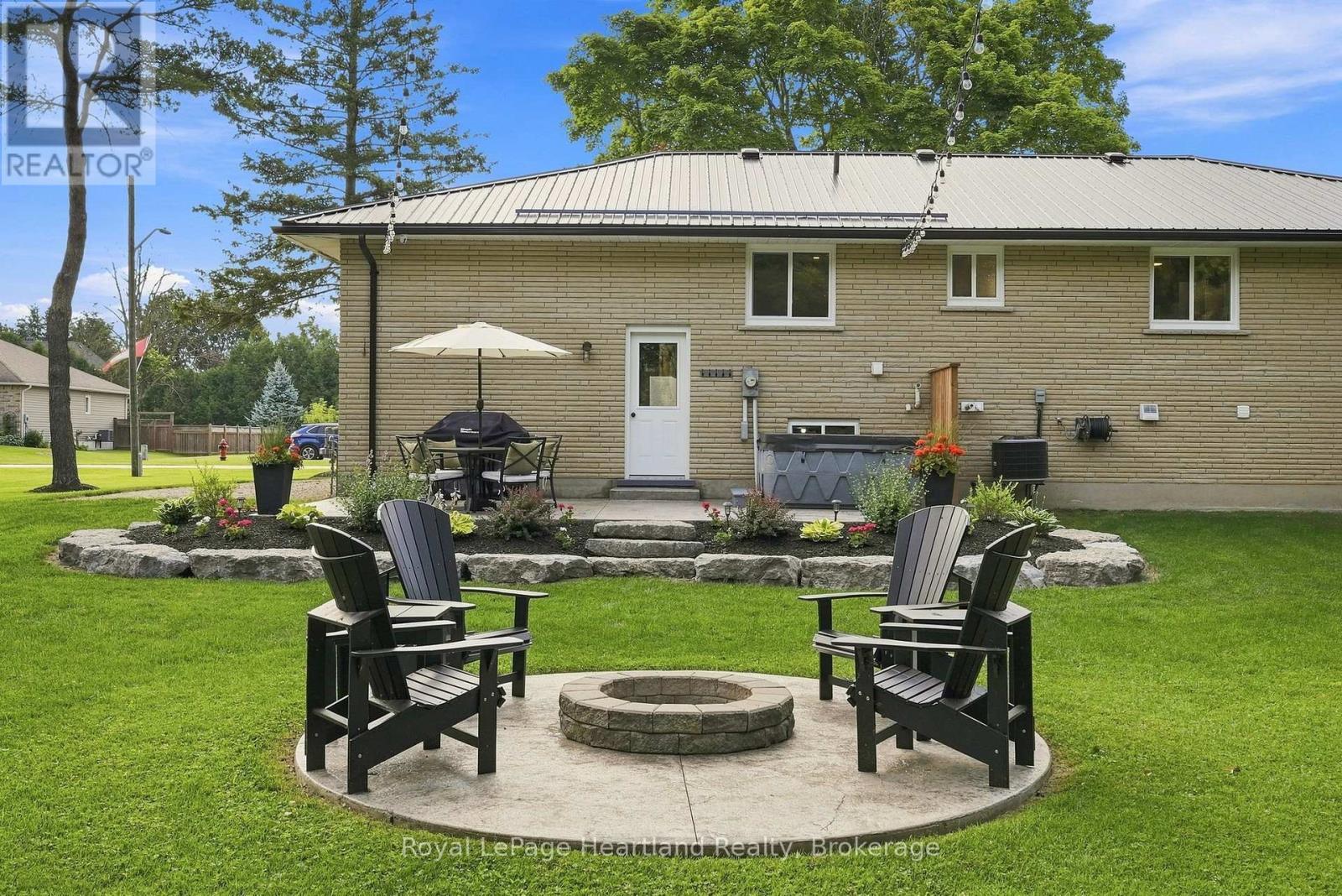 20 Queen Street W, Minto, ON - Outdoor With Deck Patio Veranda