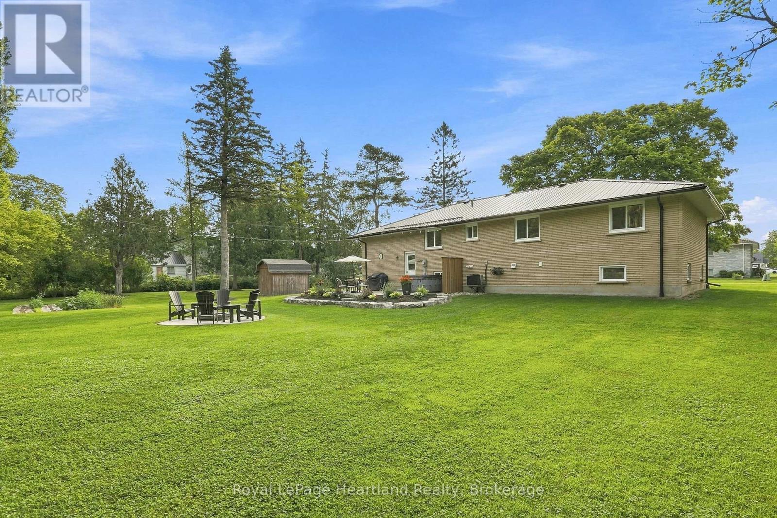 20 Queen Street W, Minto, ON - Outdoor