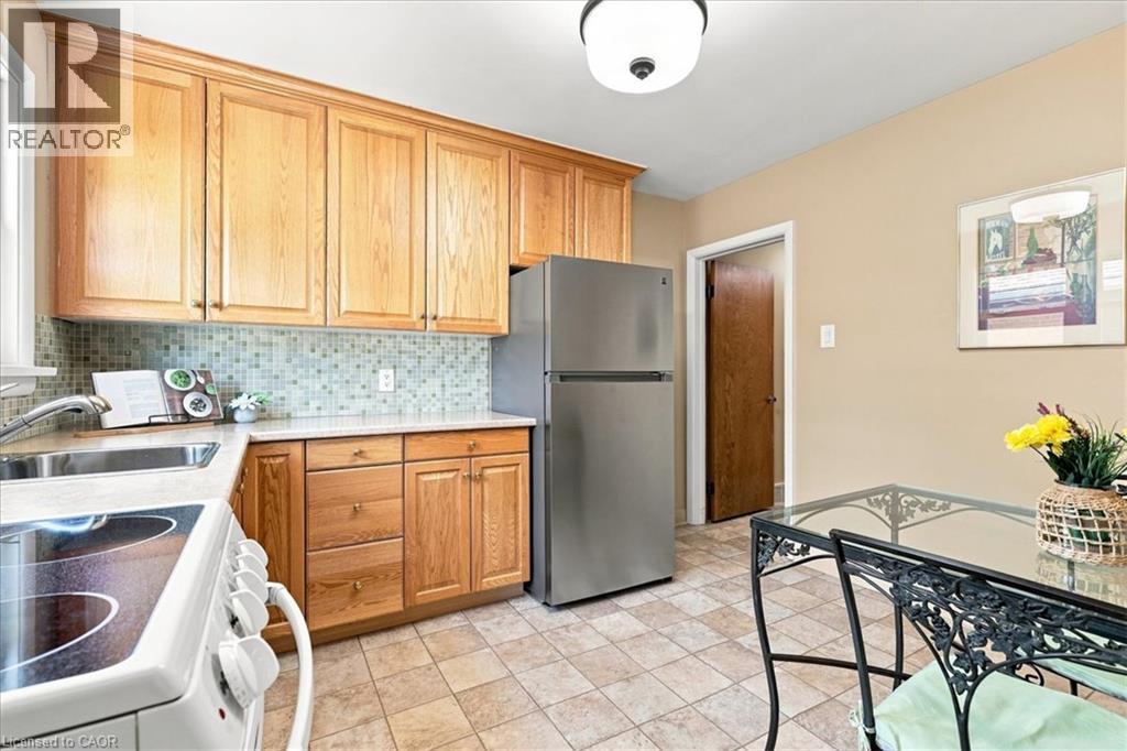 184 Murdock Avenue, Waterloo, ON - Indoor Photo Showing Kitchen