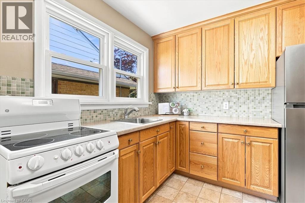 184 Murdock Avenue, Waterloo, ON - Indoor Photo Showing Kitchen