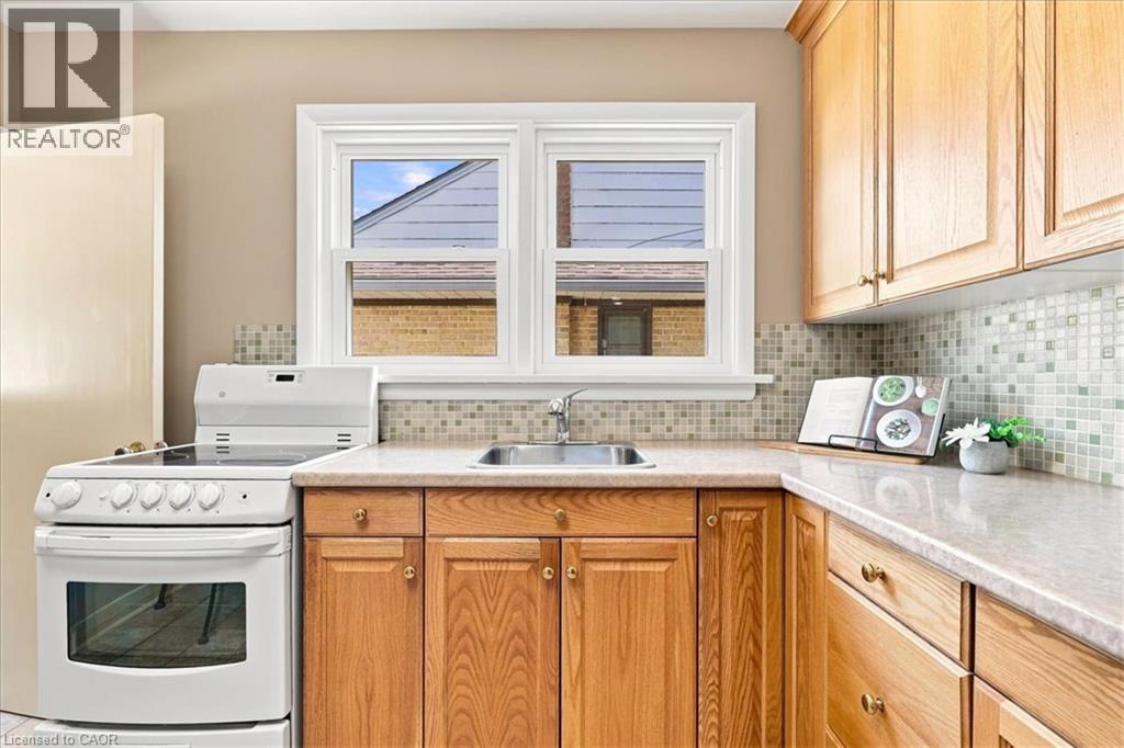 184 Murdock Avenue, Waterloo, ON - Indoor Photo Showing Kitchen