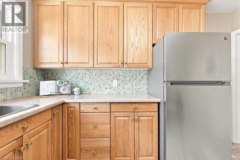 184 Murdock Avenue, Waterloo, ON - Indoor Photo Showing Kitchen