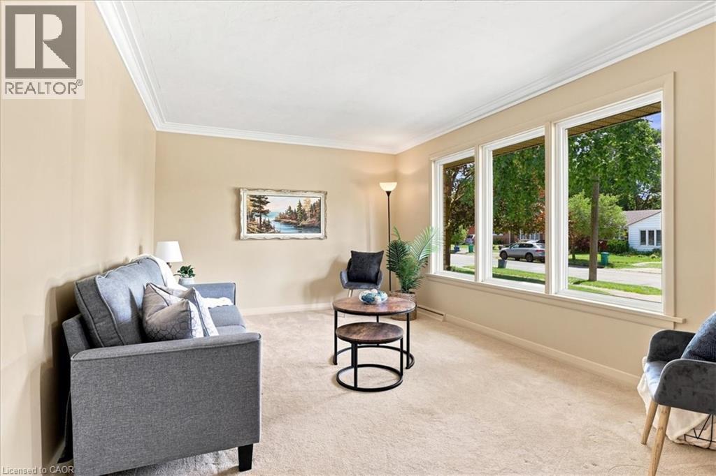184 Murdock Avenue, Waterloo, ON - Indoor Photo Showing Living Room
